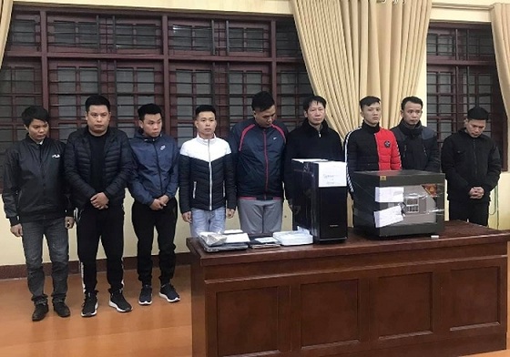 Các đối tượng và tang vật vụ tổ chức đánh bạc bị cơ quan Công an thu giữ