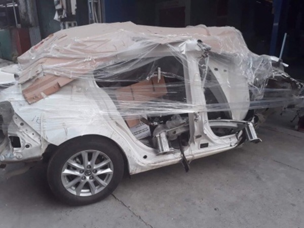 Một số xe của anh Hưng bị chiếm đoạt, trong đó có chiếc bị “xẻ thịt”.