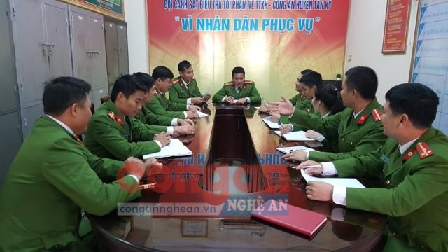 Đội Cảnh sát ĐTTP về Hình sự, Kinh tế, Ma túy Công an huyện Tân Kỳ                          họp bàn phương án đấu tranh với các loại  tội phạm dịp trước,                                   trong và sau Tết Nguyên đán Kỷ Hợi 2019
