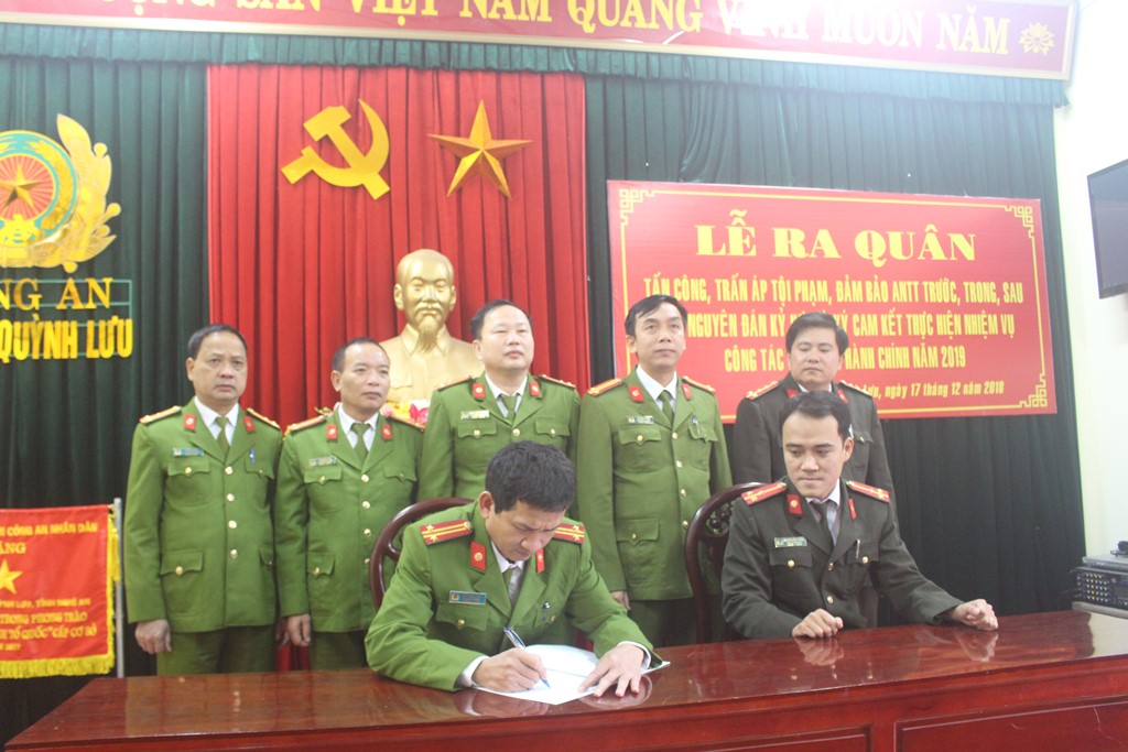 Các đội nghiệp vụ ký kết cam kết thực hiện nhiệm vụ cải cách hành chính