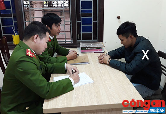 Đối tượng Phạm Văn Trường (X) tại cơ quan Công an
