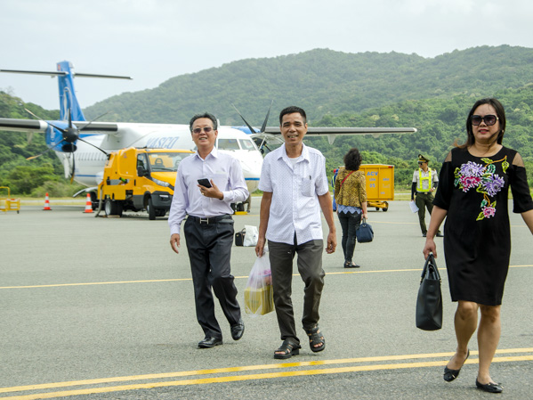 Du khách đến sân bay Côn Đảo sau hơn 40 phút khởi hành từ Tân Sơn Nhất (TP. Hồ Chí Minh).