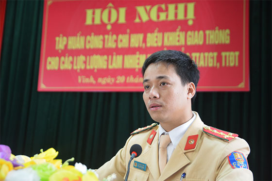 Chỉ huy đội CSGT-TT Công an TP Vinh quán triệt một số nội dung liên quan đến công tác đảm bảo TTATGT, trật tự đô thị