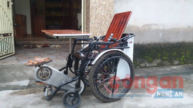 Chiếc xe lăn bổ trợ dụng cụ phục hồi chức năng - sản phẩm mà 2 em Trương Văn An và Phan Quỳnh Trang nghiên cứu, chế tạo dưới sự hướng dẫn của thầy Phan Sỹ Việt