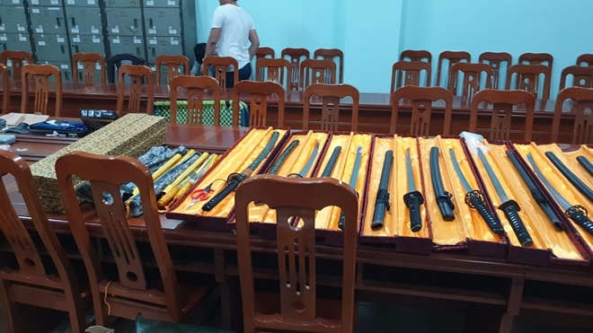 Dao, kiếm bị lực lượng chức năng thu giữ