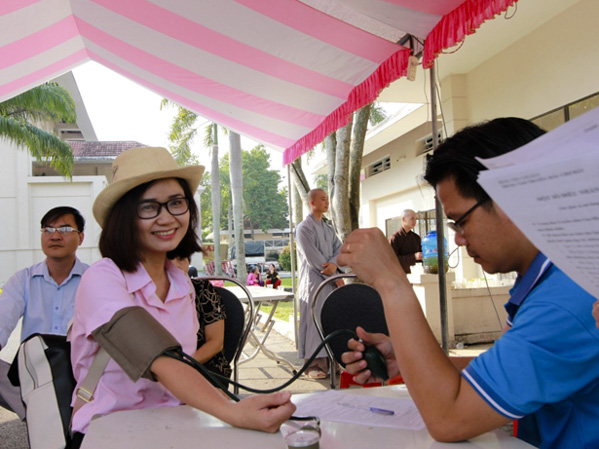 Đoàn viên, thanh niên Công ty Nhiệt điện Phú Mỹ hưởng ứng ngày hiến máu.
