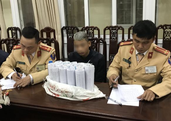 Đối tượng và tang vật tại cơ quan công an 