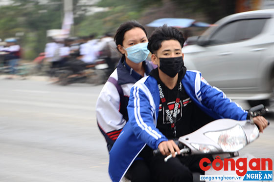 Nhiều học sinh không chấp hành Luật Giao thông đường bộ 