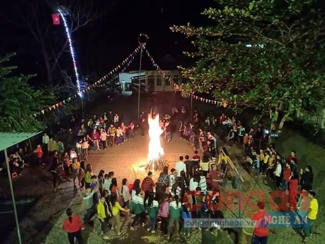 Hoạt động “Ngày Tết quê em” tại Trường Phổ thông dân tộc bán trú Trung học cơ sở Lưu Kiền