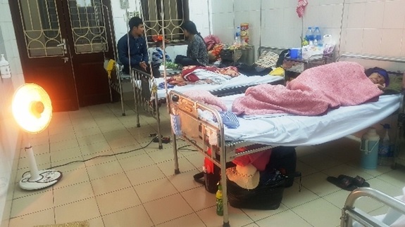 Quạt sưởi, điều hòa 2 chiều được trang bị tại các phòng bệnh của Bệnh viện Da liễu Trung ương. Ảnh: TL