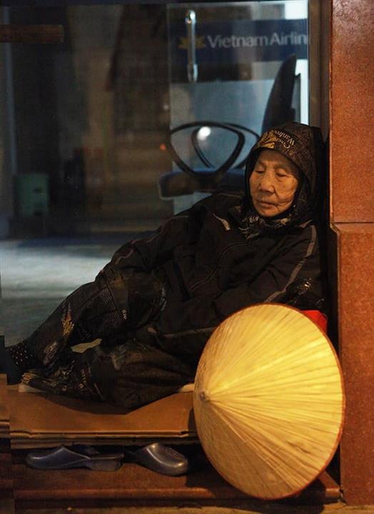 Người phụ nữ này ước mơ có một mái nhà để trở về.