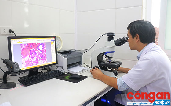 Hệ thống giải phẫu bệnh tại Bệnh viện Đa khoa TP Vinh được chú trọng đầu tư các trang thiết bị hiện đại