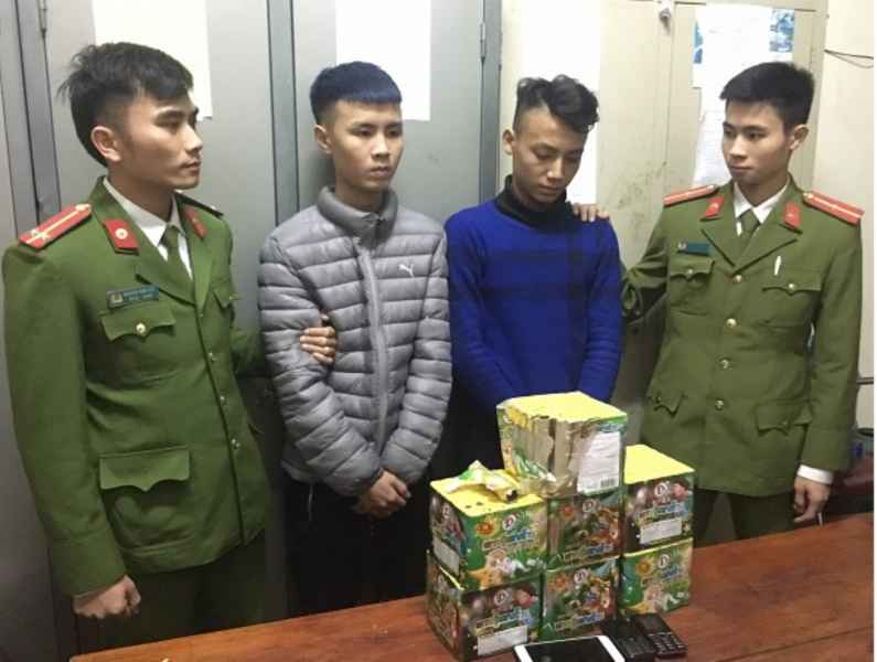 2 đối tượng và tang vật
