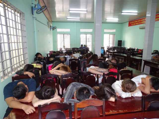 Các đối tượng sử dụng ma túy tập thể bị Công an Tp.Biên Hòa phát hiện tạm giữ