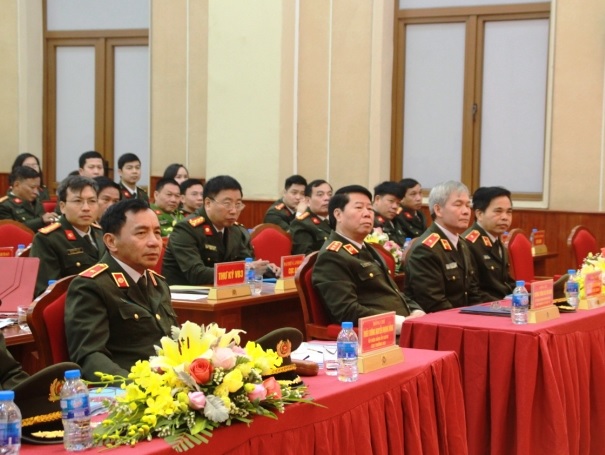 Thứ trưởng Bùi Văn Nam cùng các đại biểu dự Hội nghị.