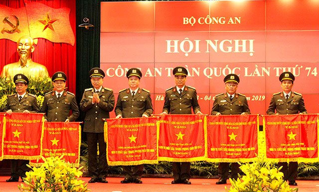 Năm 2018 là năm thứ 4 liên tiếp Công an Nghệ An được Chính phủ tặng Cờ “Đơn vị xuất sắc trong phong trào thi đua”