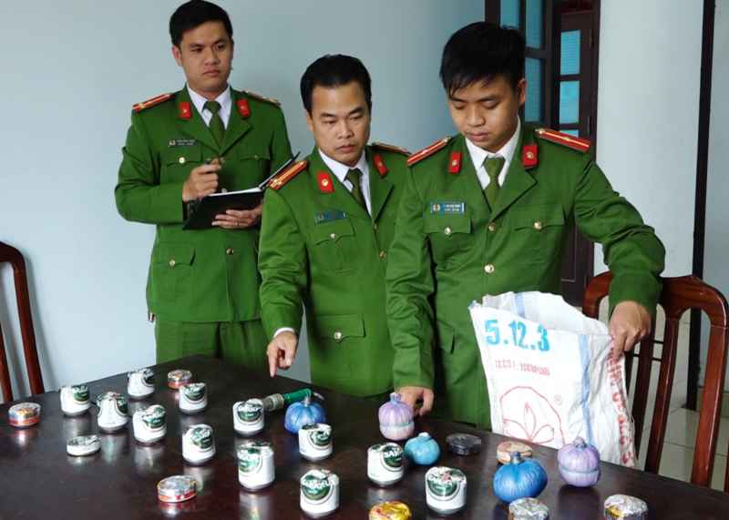 Lượng lớn mìn tự tạo thu giữ được