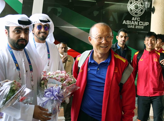 Chiều 13/1, thầy trò HLV Park Hang-seo đến Al Ain chuẩn bị cho trận gặp Yemen. Ảnh: VFF