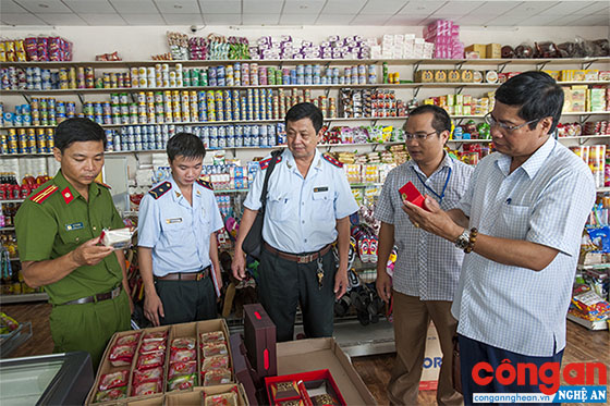 Dịp Tết Nguyên đán Kỷ Hợi 2019, các đoàn liên ngành sẽ tập trung kiểm tra những cơ sở sản xuất, kinh doanh sản phẩm thực phẩm và kiên quyết xử lý nghiêm các trường hợp vi phạm theo luật định