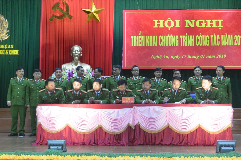 Các đội nghiệp vụ ký kết giao ước thi đua