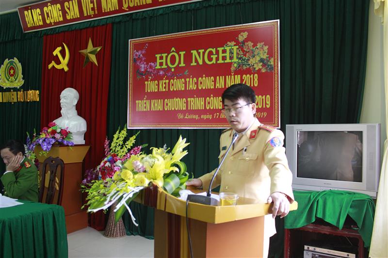 Chỉ huy các đội nghiệp vụ thảo luận tại Hội nghị.