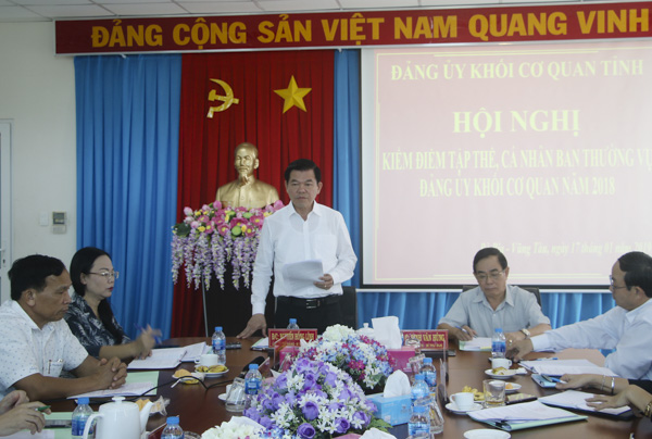Đồng chí Nguyễn Hồng Lĩnh, Ủy viên Trung ương Đảng, Bí thư Tỉnh ủy,  Chủ tịch HĐND tỉnh phát biểu chỉ đạo tại hội nghị. 