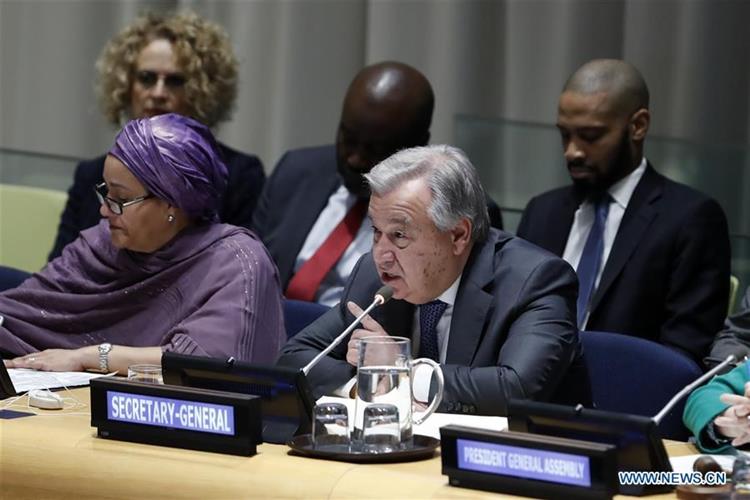 Tổng thư ký Liên hợp quốc Antonio Guterres đọc bài phát biểu chuyển tải thông điệp năm mới, ngày 16/1. (Ảnh: Xinhua)