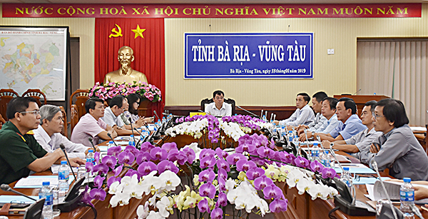 Đồng chí Trần Đình Khoa, Ủy viên Ban Thường vụ Tỉnh ủy, Phó Chủ tịch HĐND tỉnh chủ trì hội nghị tại điểm cầu BR-VT.  