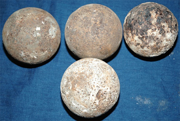 Đạn thần công được tìm thấy tại Bạch Dinh vào năm 1994.