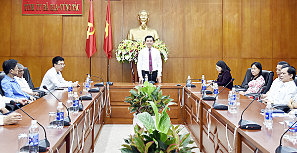 Đồng chí Nguyễn Hồng Lĩnh, Ủy viên Trung ương Đảng, Bí thư Tỉnh ủy, Chủ tịch HĐND tỉnh đánh giá cao những kết quả đạt được của các cơ quan, đơn vị trong năm 2018.