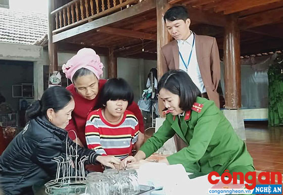Làm thủ tục cấp chứng minh nhân dân cho người già và đối tượng chính sách
