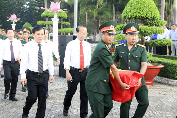 Hài cốt liệt sĩ Kiều Cao An được đưa vào an táng tại Nghĩa trang liệt sĩ liên huyện Long Điền - Đất Đỏ.