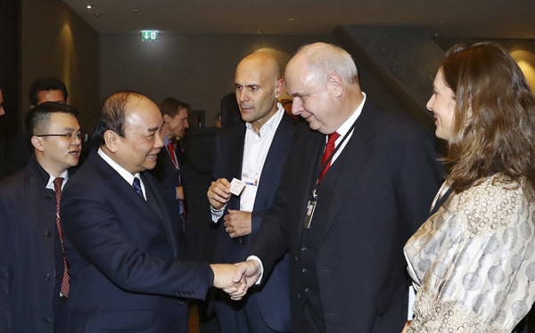 Thủ tướng Nguyễn Xuân Phúc với lãnh đạo các tập đoàn toàn cầu về kinh tế Việt Nam. Ảnh: THỐNG NHẤT