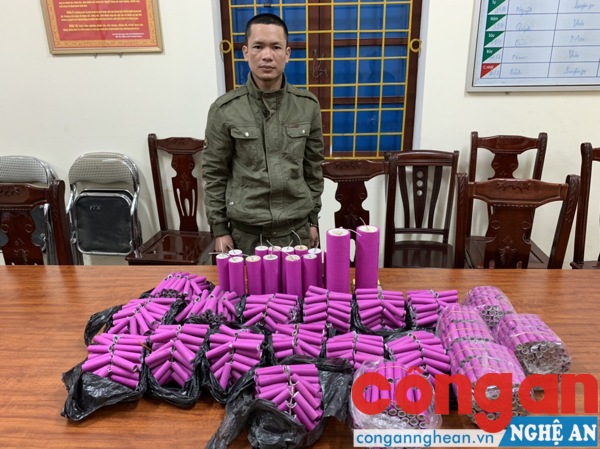 Đối tượng cùng tang vật tại Cơ quan Công an