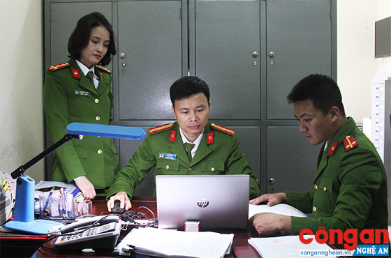 Các điều tra viên, trinh sát lập kế hoạch phá án
