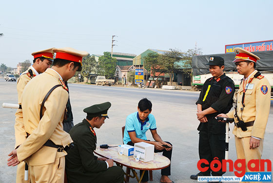 Các lực lượng trong Công an Nghệ An đảm bảo ANTT, TTATGT trên địa bàn
