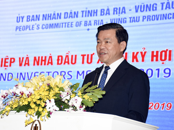 Đồng chí Nguyễn Hồng Lĩnh, Ủy viên Trung ương Đảng, Bí thư Tỉnh ủy, Chủ tịch HĐND tỉnh phát biểu tại buổi họp mặt.