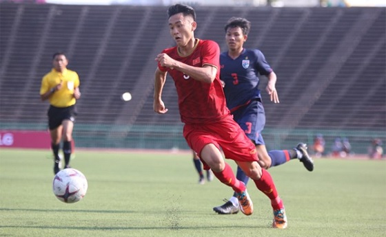 U22 Việt Nam (áo đỏ) chơi lấn lướt Thái Lan trong gần như toàn bộ trận đấu. Ảnh: VNE.
