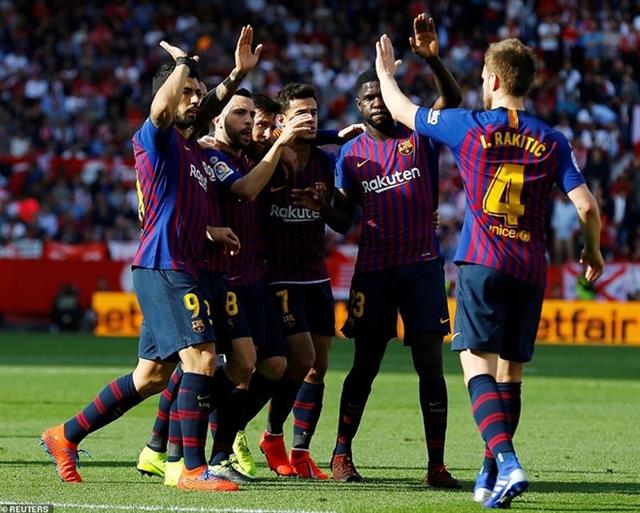 Đội bóng xứ Catalan củng cố vững chắc ngôi đầu với 10 điểm hơn Atletico.
