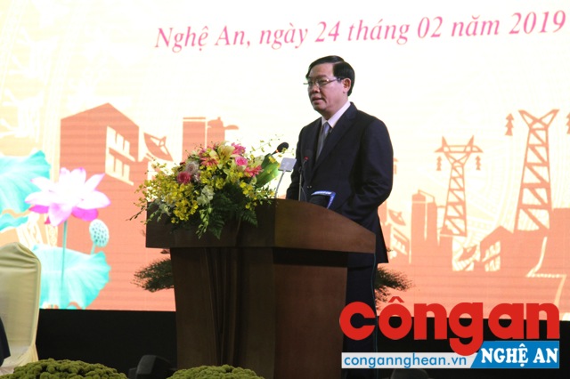 Phó Thủ tướng Vương Đình Huệ nhấn mạnh “Người dân là chủ thể xây dựng nông thôn mới và cũng chính là người thụ hưởng, đây là vấn đề then chốt, tạo sự phát triển bền vững”