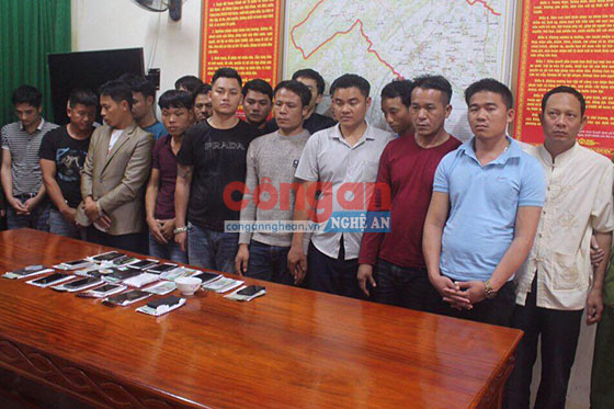 Các đối tượng và tang vật tại cơ quan Công an