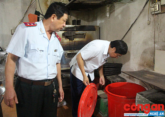 Đoàn kiểm tra liên ngành kiểm tra an toàn vệ sinh thực phẩm tại một số cơ sở