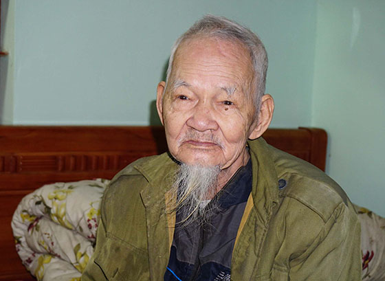 Thầy giáo Tô Sỹ Giơu, người được Bác Hồ tặng áo 