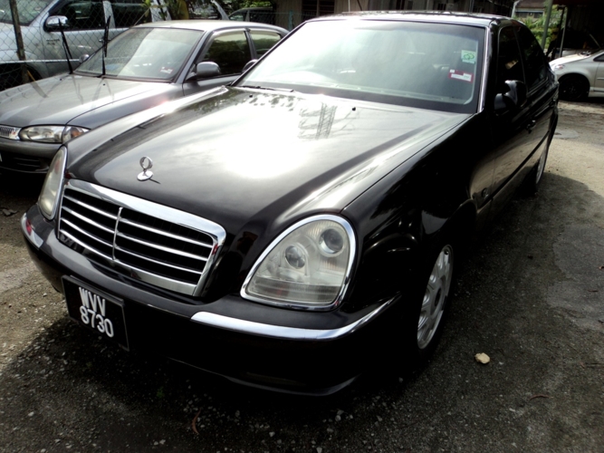 Một trong những công ty sản xuất ôtô nổi tiếng nhất của Triều Tiên là Pyeonghwa Motors. Trong tiếng Hàn Quốc, Pyeonghwa có nghĩa là hòa bình. (Ảnh: Wei Li Automotive Network)