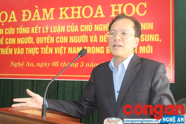 PGS.TSKH Lương Đình Hải, Phó Chủ nhiệm đề tài KX.02.18/16-20, Viện trưởng Viện Nghiên cứu con người, Viện Hàn lâm Khoa học xã hội phát biểu tại buổi tọa đàm