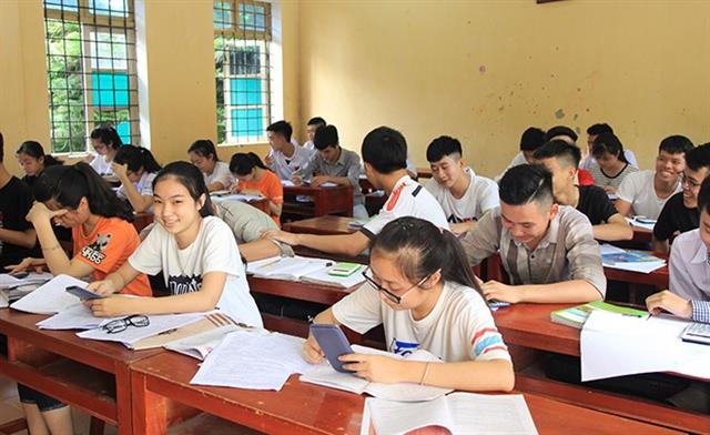 Ảnh minh họa: Nhiều phụ huynh lo ngại điều chỉnh điểm xét tốt nghiệp sẽ tạo ra nhiều rủi ro nhất định cho học sinh có học lực trung bình