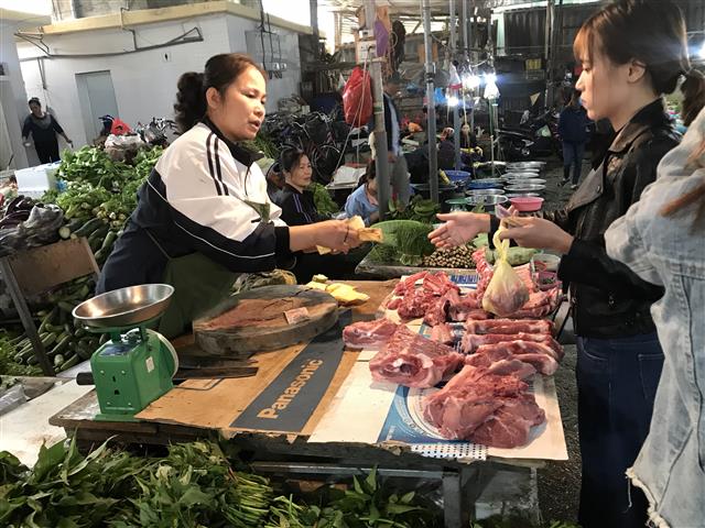 Thịt lợn là thực phẩm quen thuộc hàng ngày của người dân