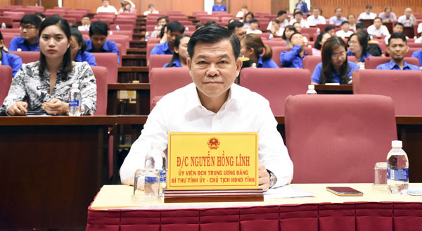 Đồng chí Nguyễn Hồng Lĩnh, Ủy viên Trung ương Đảng, Bí thư Tỉnh ủy, Chủ tịch HĐND tỉnh tham dự buổi tọa đàm.