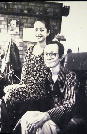 Nhạc sĩ Trịnh Công Sơn và cô “bống” Hồng Nhung. Ảnh: Internet
