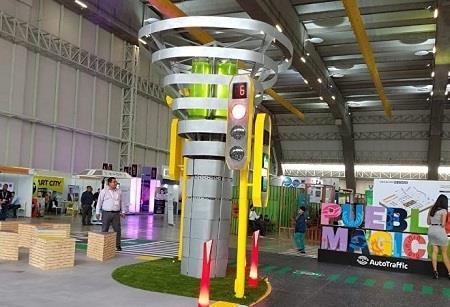 Cây robot có giá 50.000 USD, có tuổi thọ hơn 20 năm.